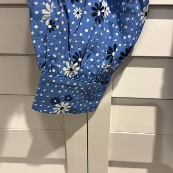 Talbots NWT wrap Blue Daisy Print long sleeves Blouse. - Picture 4 of 10
